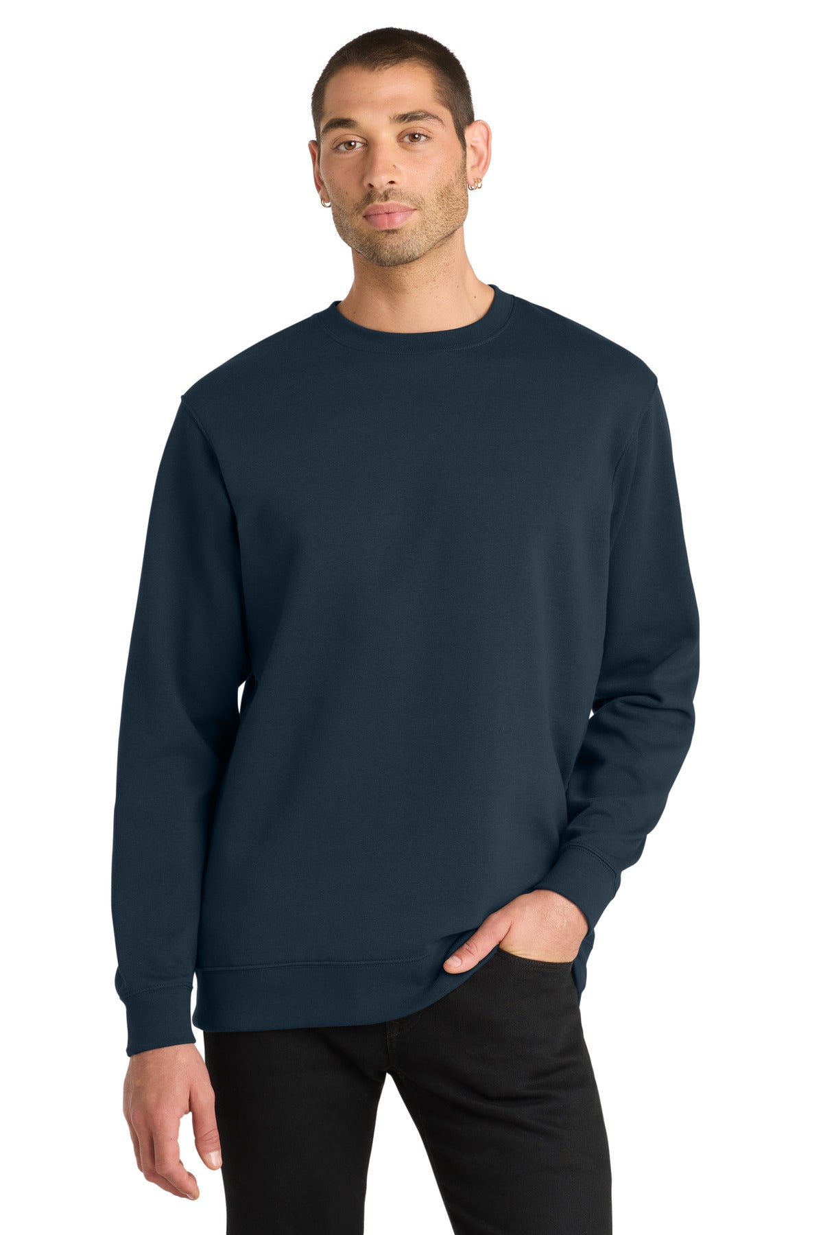 district ®  v.i.t. ™ fleece crew dt6104