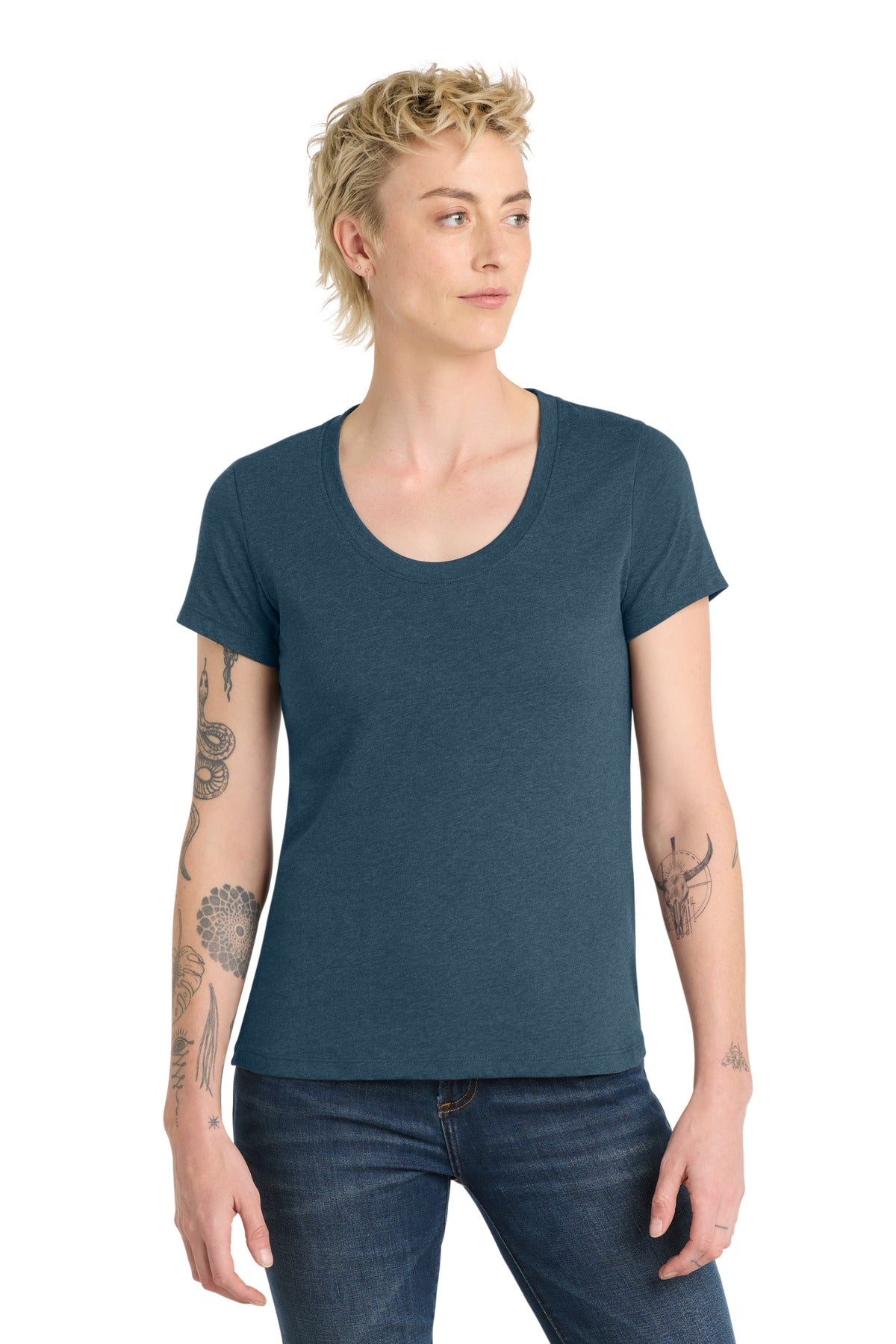 district  ®  women's flex scoop neck tee dt7501