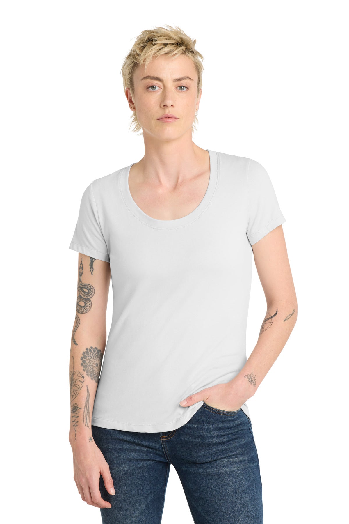 district  ®  women's flex scoop neck tee dt7501